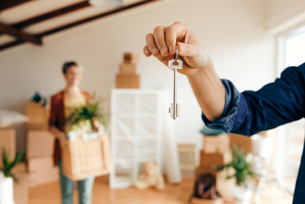 closeup-of-man-holding-key-of-his-new-home.jpg